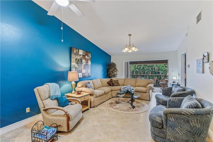 887 Gulf Pavilion DR # 204, NAPLES FL 34108