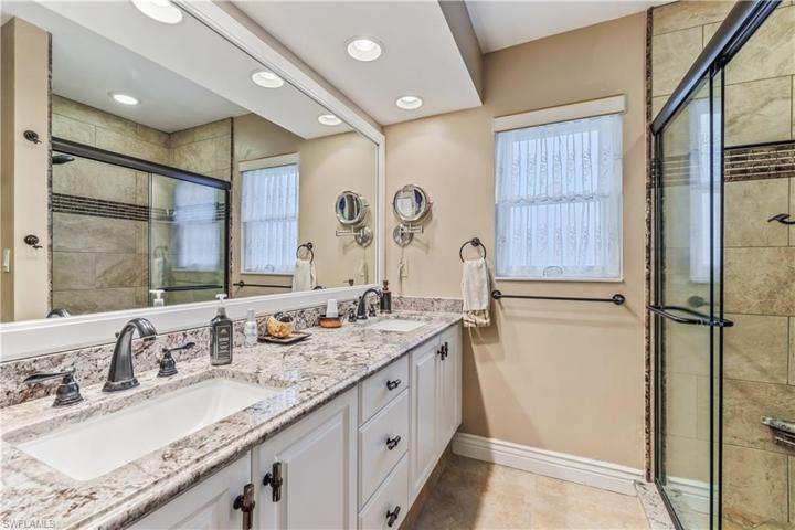 887 Gulf Pavilion DR # 204, NAPLES FL 34108