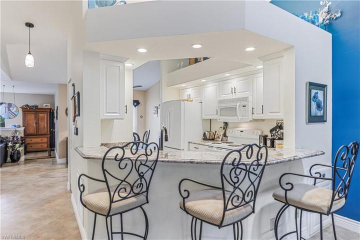 887 Gulf Pavilion DR # 204, NAPLES FL 34108