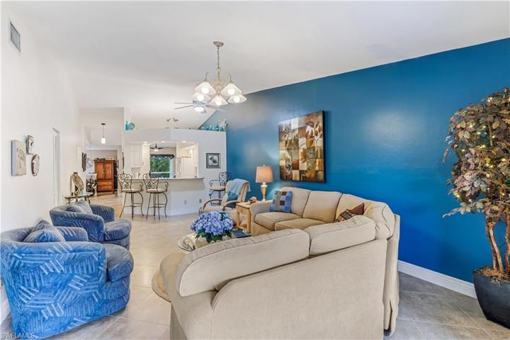 887 Gulf Pavilion DR # 204, NAPLES FL 34108