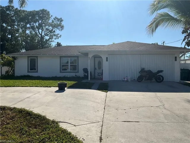 Single story home featuring roof with shingles and a front lawn