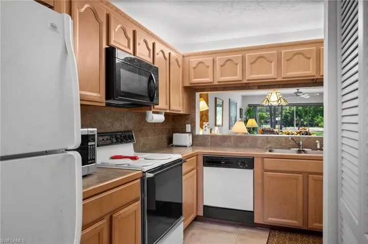 1219  Commonwealth  CIR, Naples, FL 34116