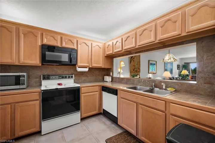 1219  Commonwealth  CIR, Naples, FL 34116