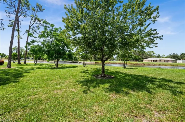 1219  Commonwealth  CIR, Naples, FL 34116