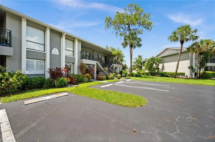 1219  Commonwealth  CIR, Naples, FL 34116