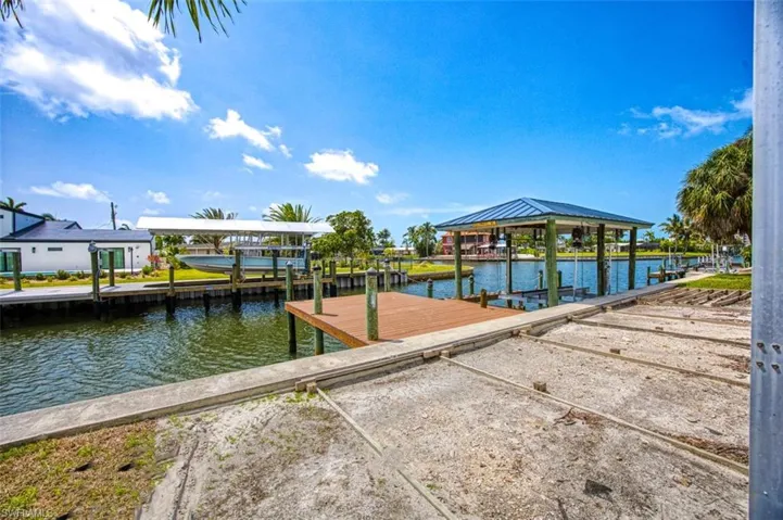 Dock and lift