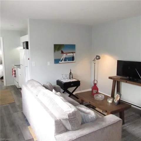8156 Country Rd # 106, Fort Myers Fl 33919
