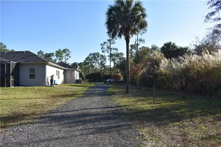 View of dirt / gravel driveway