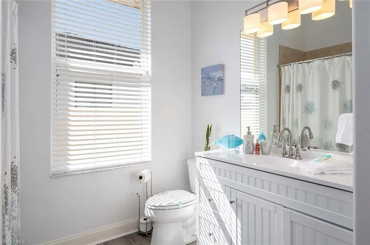 Guest or En-suite bathroom
