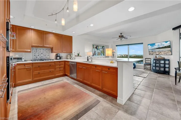 7575  Pelican Bay  BLVD, Naples, FL 34108
