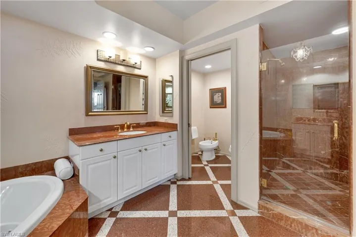 7575  Pelican Bay  BLVD, Naples, FL 34108