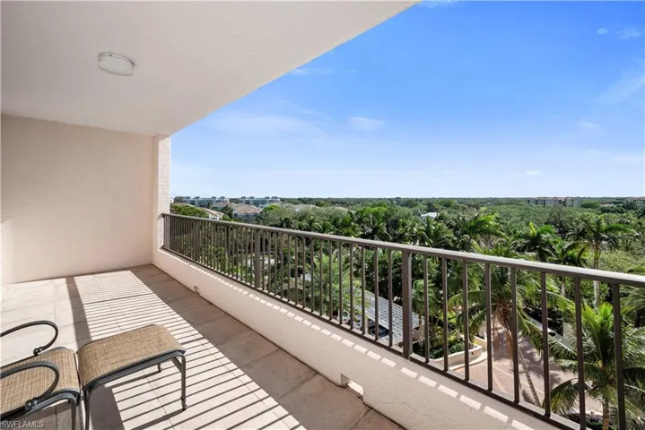 7575  Pelican Bay  BLVD, Naples, FL 34108