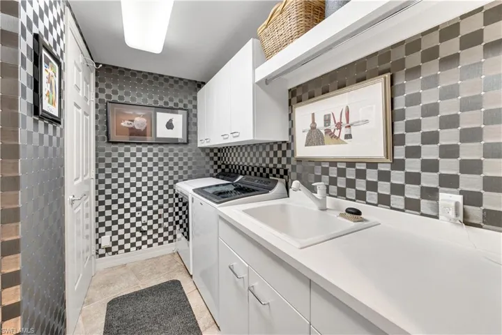 7575  Pelican Bay  BLVD, Naples, FL 34108