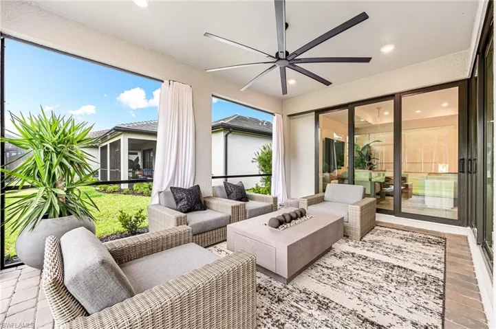Sunroom with ceiling fan