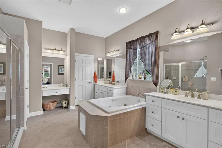 11021 Sea Tropic Ln, Fort Myers, Florida 33908