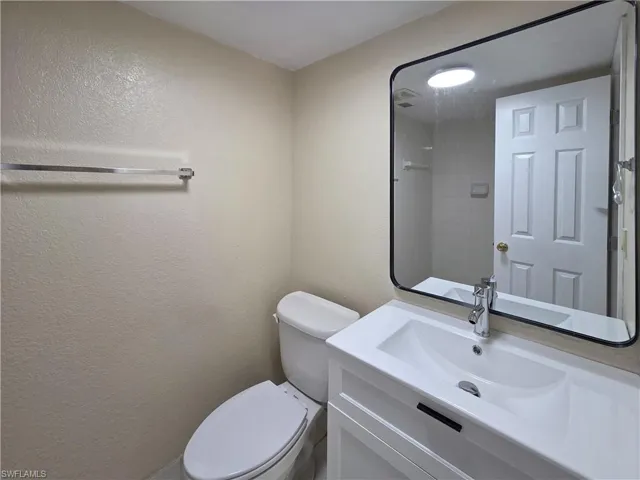 4621  Bayshore  DR, Naples, FL 34112