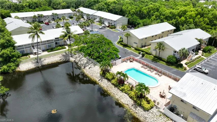4621  Bayshore  DR, Naples, FL 34112