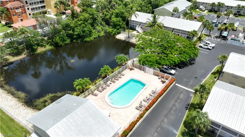 4621  Bayshore  DR, Naples, FL 34112