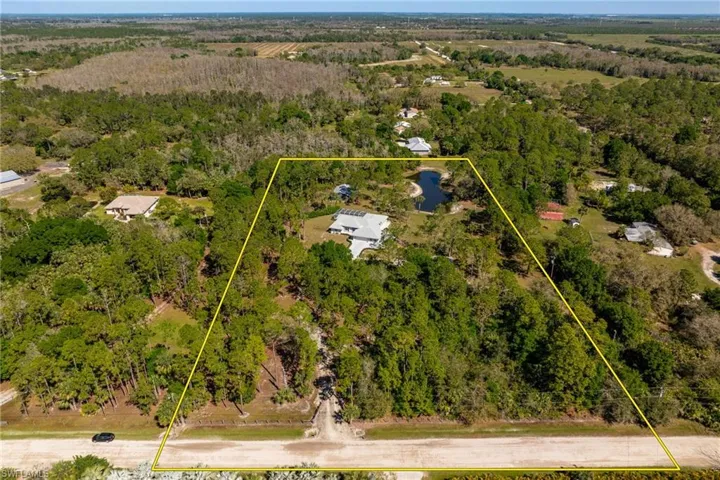 Birds eye view of property with a forest view
