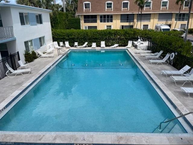 Generous sunbathing and large lap pool