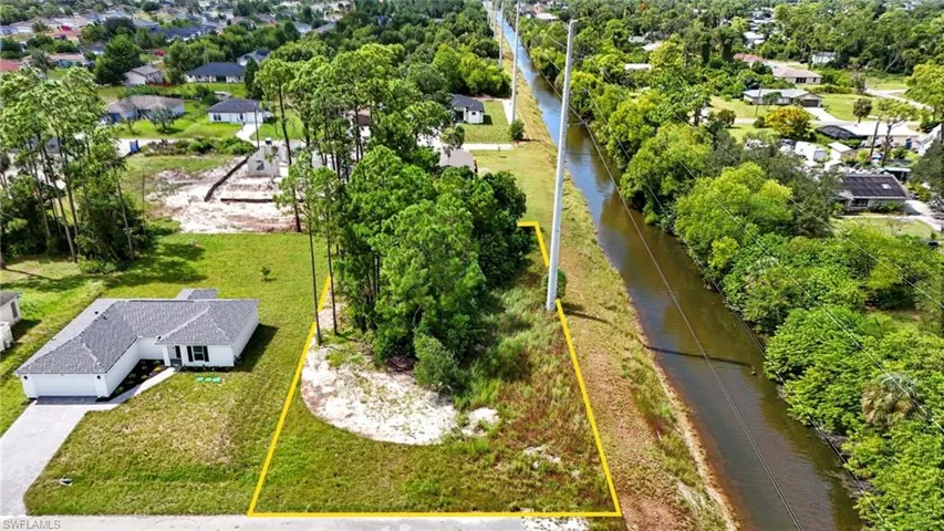 Aerial view of residential area with property boundaries highlighted