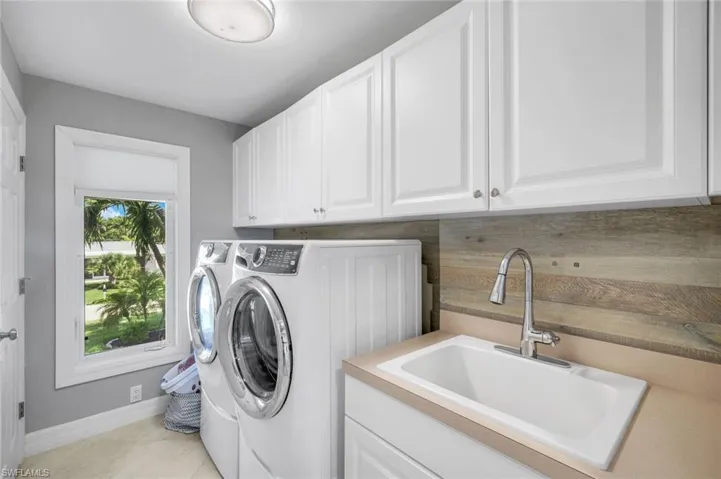 1111 Schooner Pl, Sanibel, Florida 33957