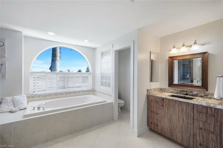1111 Schooner Pl, Sanibel, Florida 33957
