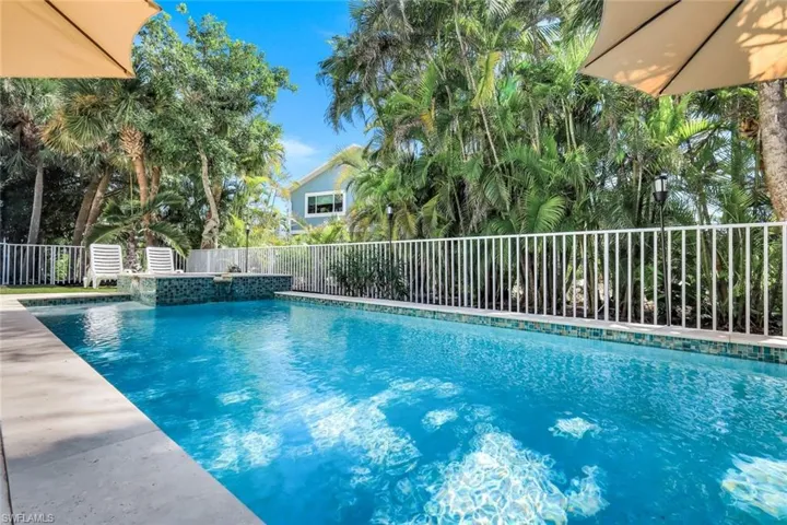 1111 Schooner Pl, Sanibel, Florida 33957