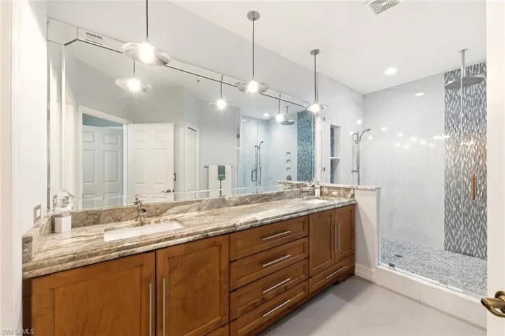 Ensuite Master bathroom