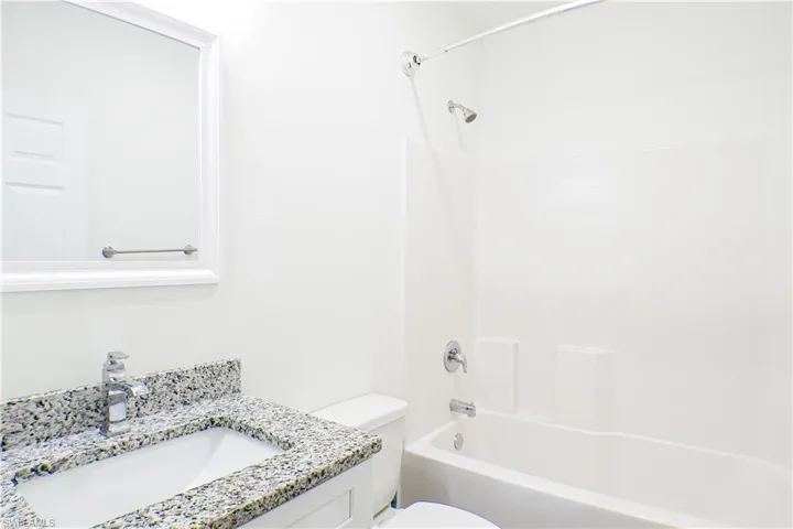 Bathroom with bathing tub / shower combination and vanity