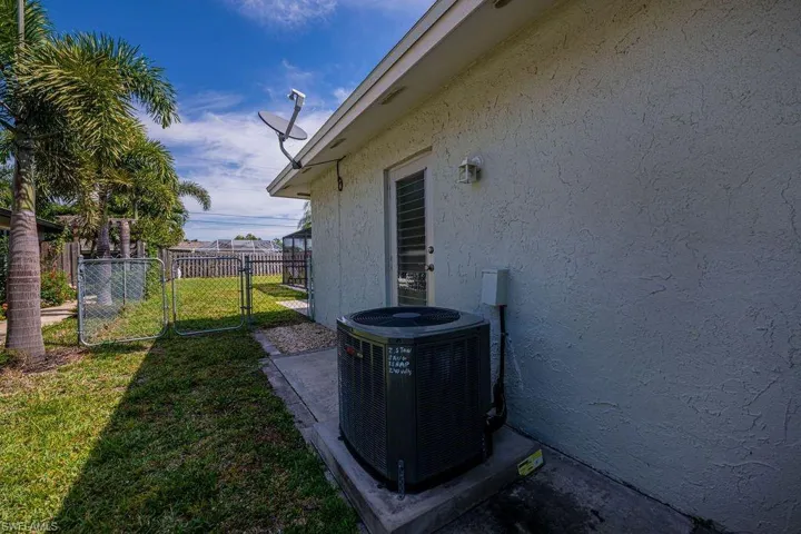 917 Se 35th St, Cape Coral Fl 33904