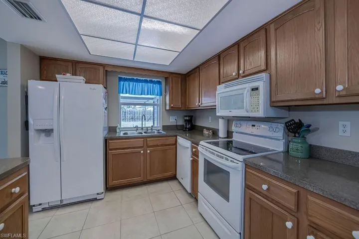 917 Se 35th St, Cape Coral Fl 33904