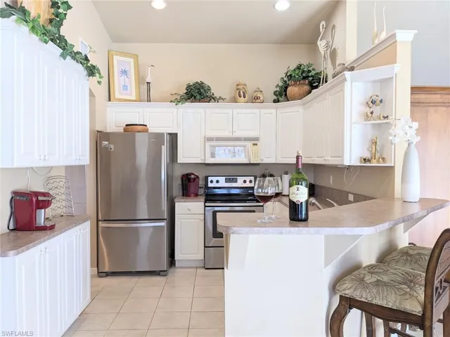 546 SE 4th  ST, Cape Coral, FL 33990
