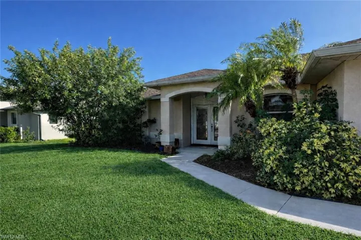 546 SE 4th  ST, Cape Coral, FL 33990