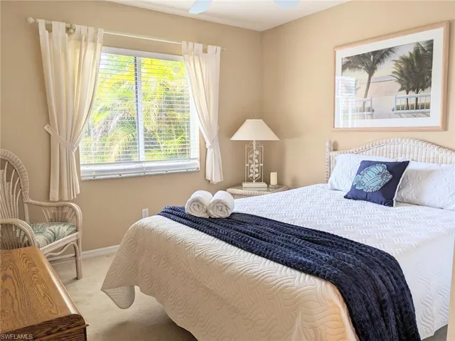 546 SE 4th  ST, Cape Coral, FL 33990
