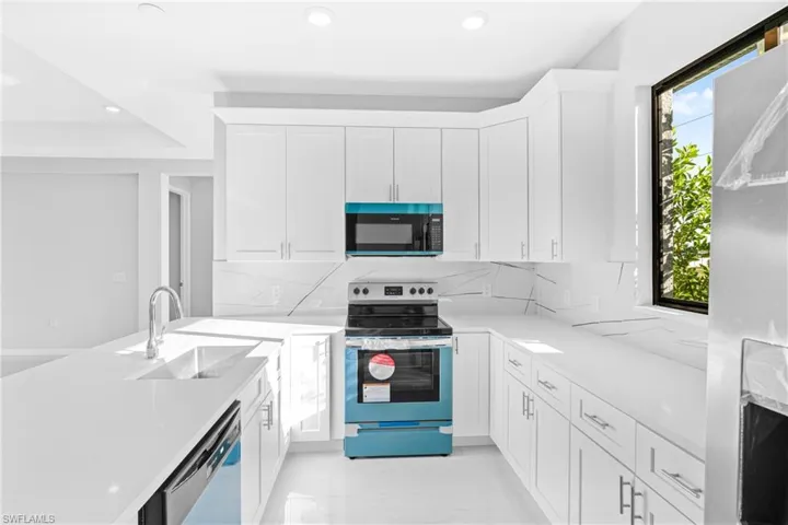 3340 Ne 19th Ave, Cape Coral, Florida 33909