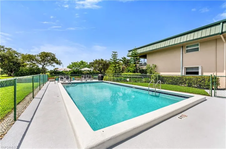 600 Valley Stream Dr D3, Naples, Florida 34113