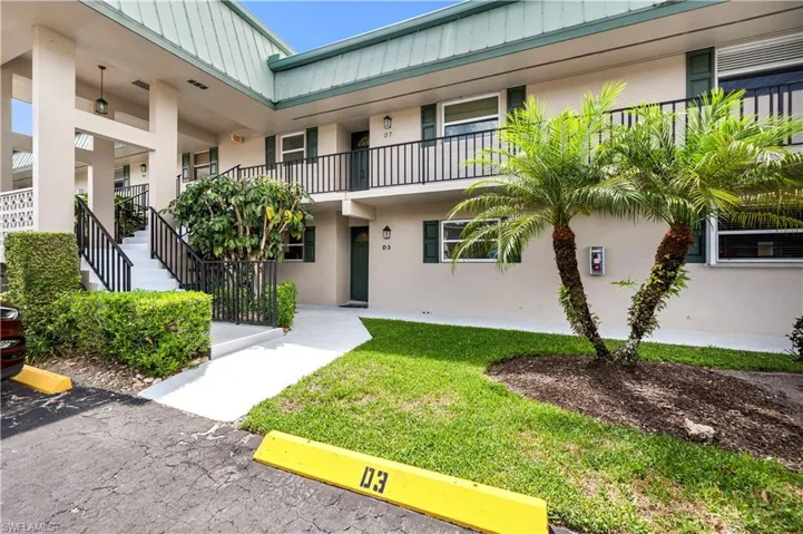 600 Valley Stream Dr D3, Naples, Florida 34113