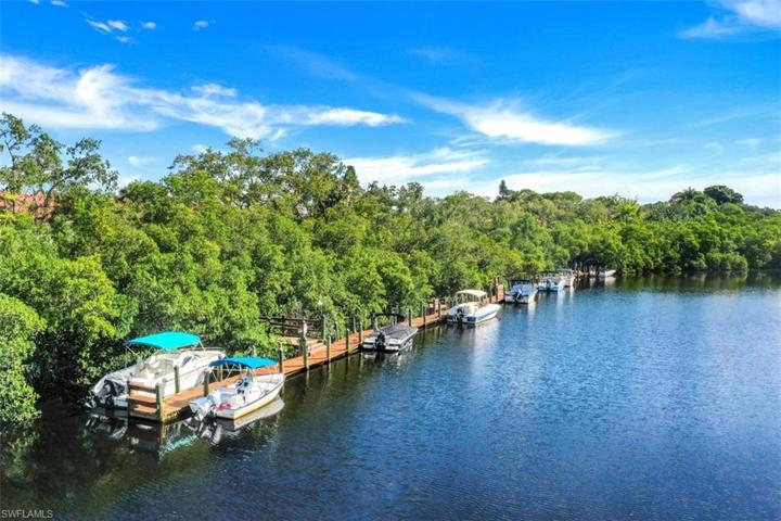 COMMUNITY BOAT DOCK