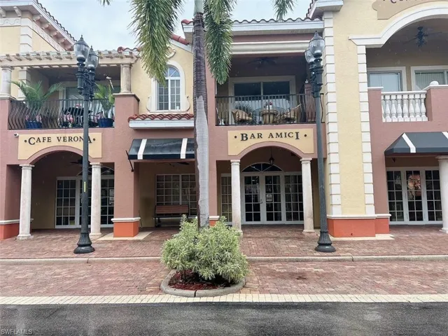 Cafe  Verona and  Bar Amici at Amenity Center
