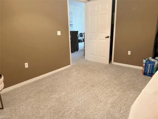 Den/oversized can function as 2nd bedroom