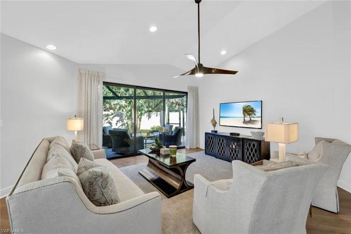 Sliding doors open to the screened in lanai and pool deck -- indoor/outdoor living at its finest!