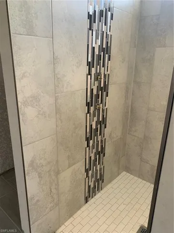 Bathroom featuring tiled shower