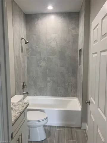 Guest bath tiled shower with niche