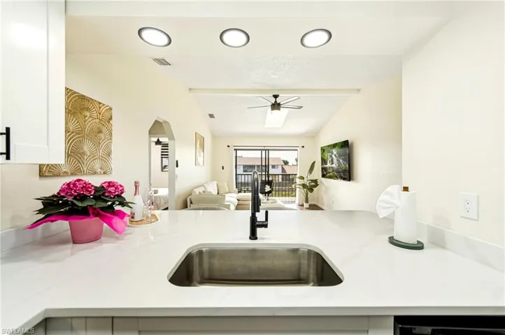 616 Se 14th Ter 201, Cape Coral, Florida 33990