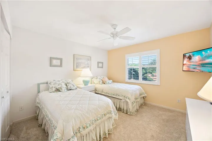 700  Saratoga  CIR, Naples, FL 34104