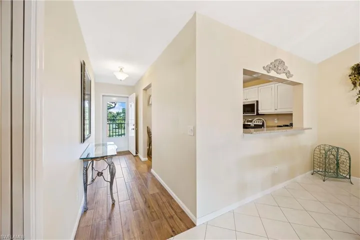 700  Saratoga  CIR, Naples, FL 34104