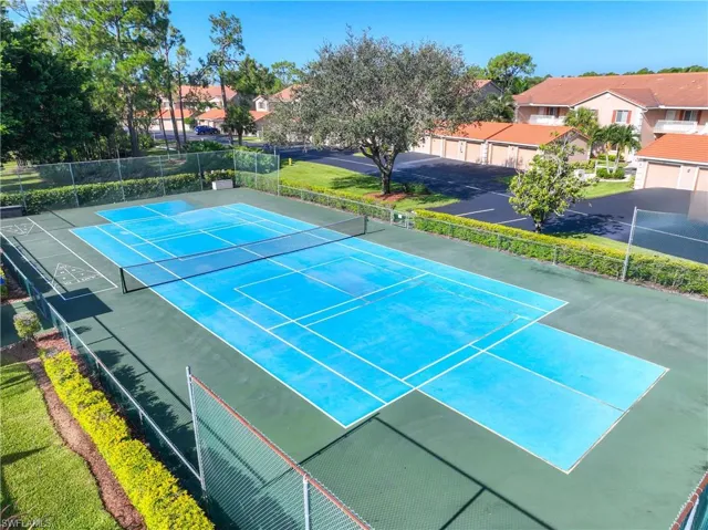 700  Saratoga  CIR, Naples, FL 34104