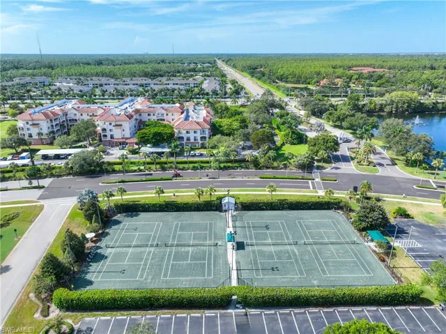 700  Saratoga  CIR, Naples, FL 34104