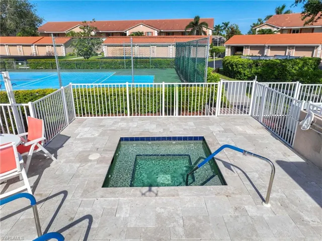 700  Saratoga  CIR, Naples, FL 34104